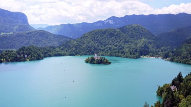 ブレッド湖遠景